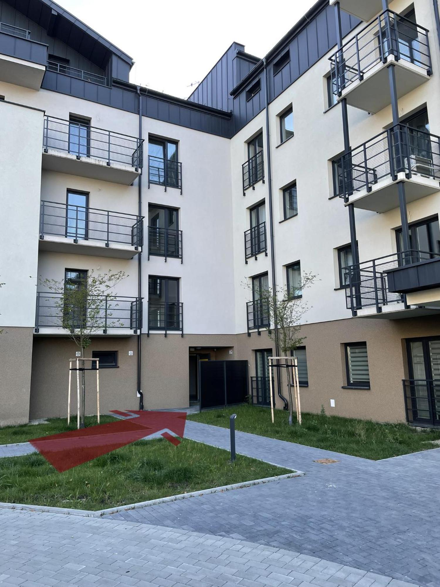 Apartment Spacious With Parking By Renters *