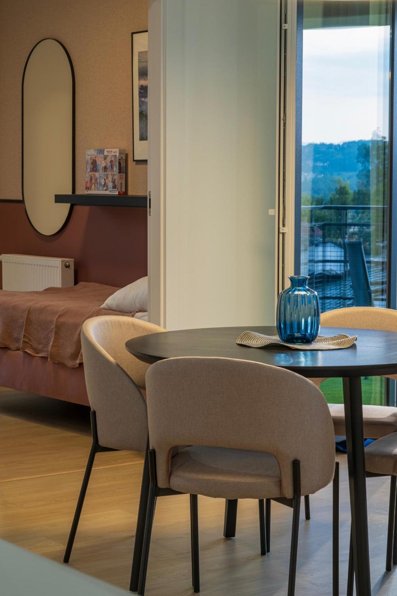 Spacious With Parking By Renters Apartment