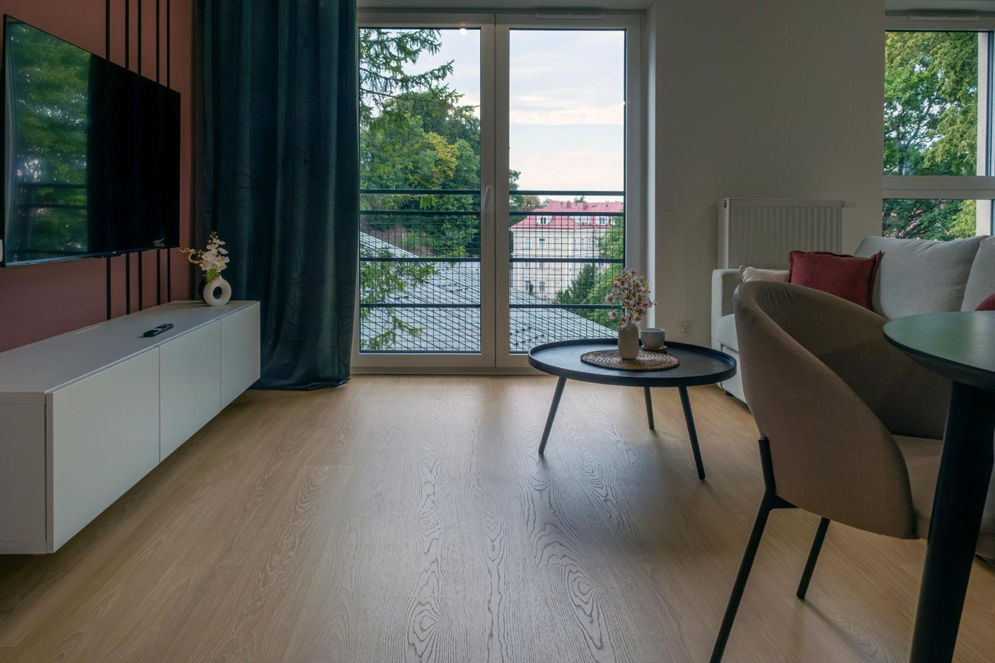 Spacious With Parking By Renters * Przemysl