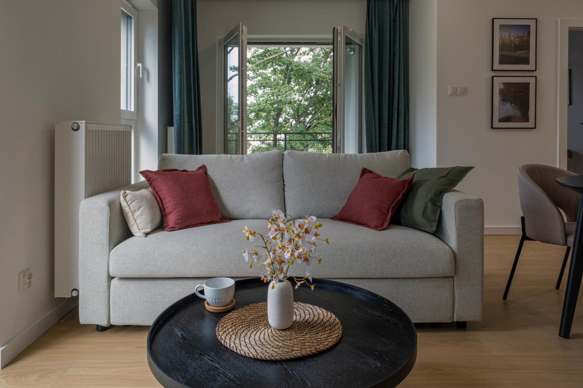 Apartment Spacious With Parking By Renters Przemysl